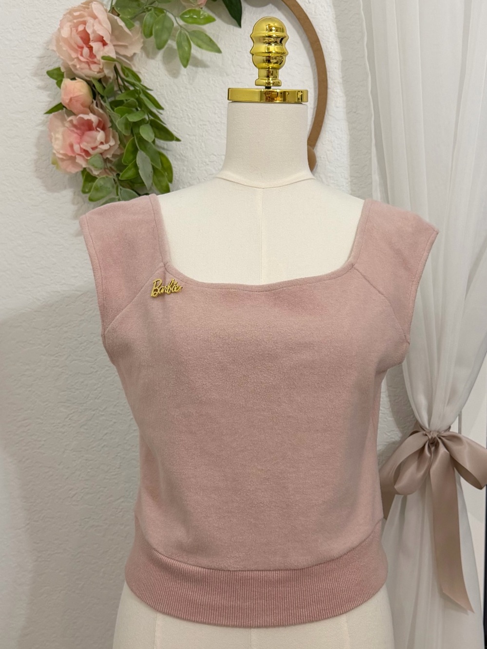 BARBIE X UNIQUE VINTAGE Pink Fitted Crop Top With Gold Barbie Broach Size M RARE